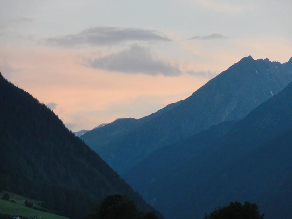 Hotel Steuxner Neustift im Stubaital Buitenkant foto